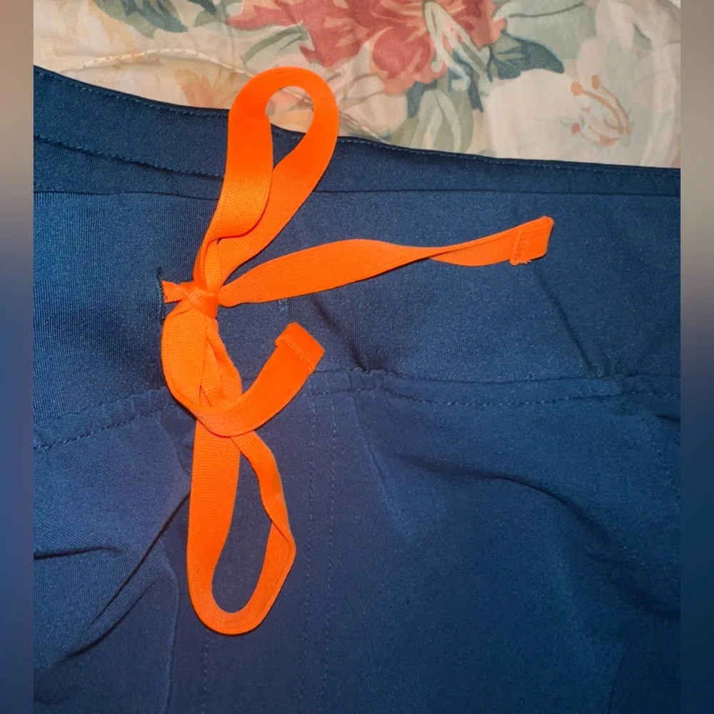 Figs Navy Scrub Ensemble - Picture 6 of 9